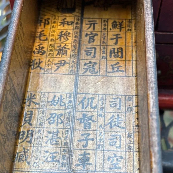 Vintage red lacquered wood Asian style jewelry box - Picture 13 of 17